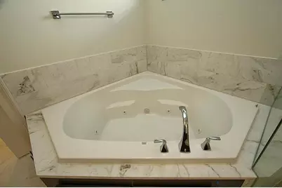 1810 Oakdale Street, Houston, TX 77004 - Photo 11