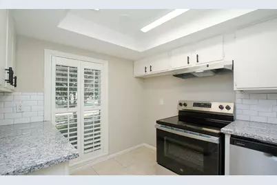 9656 Westview Drive #8, Houston, TX 77055 - Photo 15
