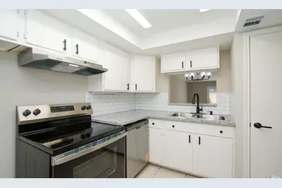 9656 Westview Drive #8, Houston, TX 77055 - Photo 17