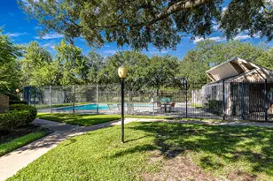 13833 Hollowgreen Dr, Houston, TX 77082 - Photo 37