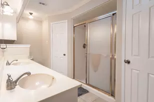 1203 Middlecreek St, Friendswood, TX 77546 - Photo 13