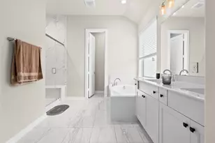 10115 MacLaren Dr, Iowa Colony, TX 77583 - Photo 9