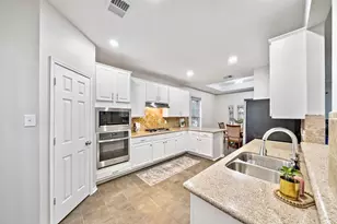 211 Mossey Oak Dr, Baytown, TX 77520 - Photo 3