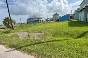 974 Pelican Ln, Crystal Beach, TX 77650 - Photo 1