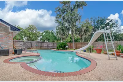 338 Banyan Street, Lake Jackson, TX 77566 - Photo 3