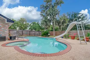 338 Banyan St, Lake Jackson, TX 77566 - Photo 3