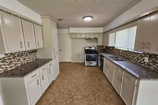 221 Palm Aire Dr, Friendswood, TX 77546 - Photo 11