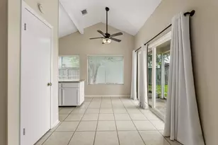 2911 Garden Ln, Sugar Land, TX 77479 - Photo 9