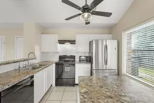 2911 Garden Ln, Sugar Land, TX 77479 - Photo 11