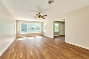 122 N Ringgold St, West Columbia, TX 77486 - Photo 11