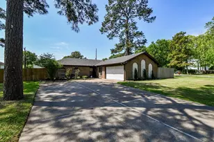 1747 Burning Tree Rd, Houston, TX 77339 - Photo 3