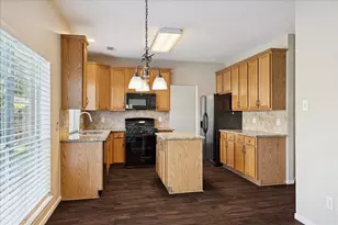 6501 E Bending Oaks Ln, Pearland, TX 77584 - Photo 9