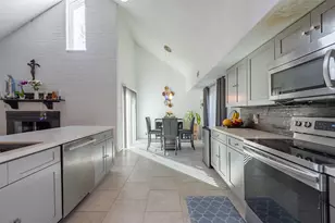 2111 Gray Falls Dr, Houston, TX 77077 - Photo 11