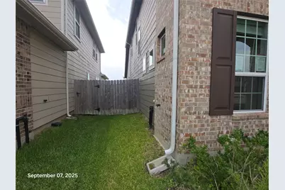 7302 Toluca Drive, Rosharon, TX 77583 - Photo 5