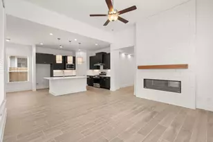 11828 S Pavillion Dr, Mont Belvieu, TX 77523 - Photo 13