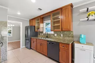 7322 Tall Pines Dr, Houston, TX 77088 - Photo 17