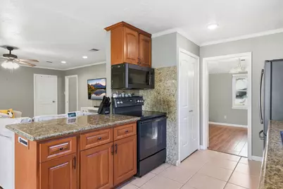 7322 Tall Pines Drive, Houston, TX 77088 - Photo 19