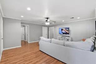 7322 Tall Pines Dr, Houston, TX 77088 - Photo 11