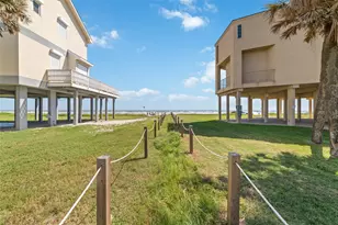 18506 E De Vaca, Galveston, TX 77554 - Photo 39