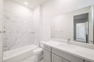 10915 Upland Retreat Dr, Houston, TX 77043 - Photo 11