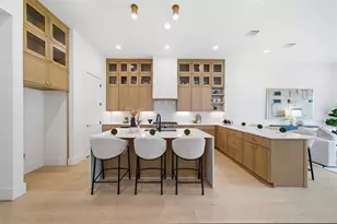827 W 16th St, Houston, TX 77008 - Photo 11