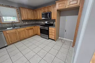 401 E Dumble St, Alvin, TX 77511 - Photo 5