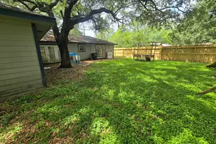 401 E Dumble St, Alvin, TX 77511 - Photo 23