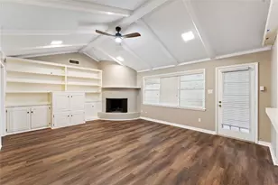 8015 Burning Hills Dr, Houston, TX 77071 - Photo 9