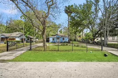 5513 Makeig Street, Houston, TX 77026 - Photo 3