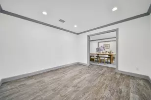 10042 Briar Forest Dr, Houston, TX 77042 - Photo 9