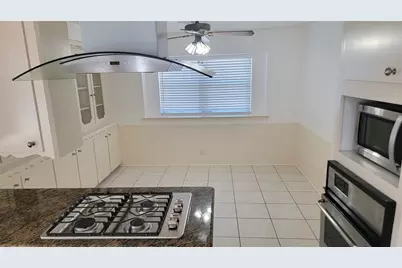 8527 Edgemoor Drive, Houston, TX 77036 - Photo 11