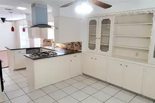 8527 Edgemoor Dr, Houston, TX 77036 - Photo 9