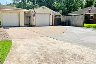 8009 Dellanera Dr, Hitchcock, TX 77563 - Photo 5