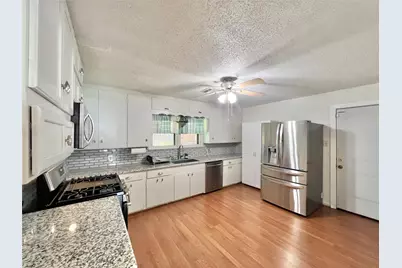 8009 Dellanera Drive, Hitchcock, TX 77563 - Photo 13