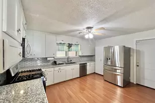 8009 Dellanera Dr, Hitchcock, TX 77563 - Photo 13