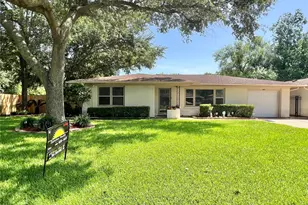 8009 Dellanera Dr, Hitchcock, TX 77563 - Photo 7