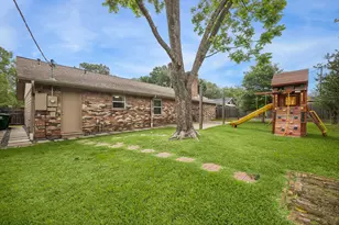 7111 Hartland Ave, Houston, TX 77055 - Photo 27