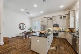 2721 Cohn St, Houston, TX 77007 - Photo 9