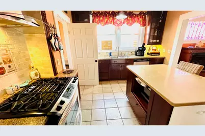 1609 Avenue O, Galveston, TX 77550 - Photo 11