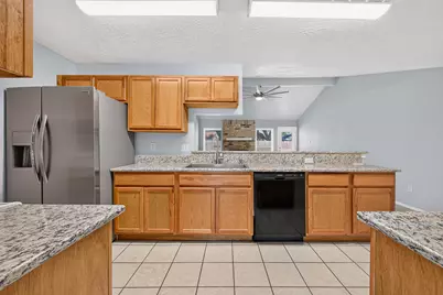 9809 Hummingbird Street, La Porte, TX 77571 - Photo 13