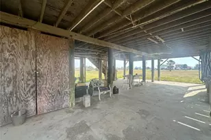 908 20th St, Port Bolivar, TX 77650 - Photo 23