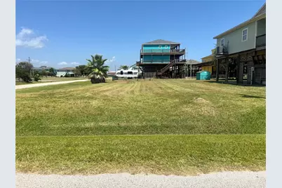 882 Gulfview Drive, Crystal Beach, TX 77650 - Photo 5