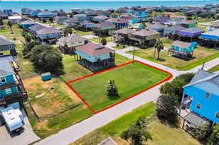 882 Gulfview Dr, Crystal Beach, TX 77650 - Photo 1