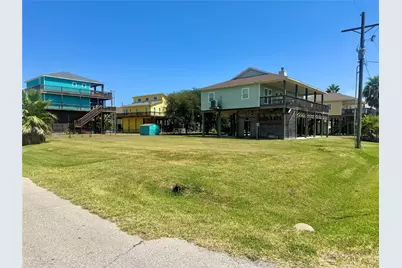 882 Gulfview Drive, Crystal Beach, TX 77650 - Photo 3