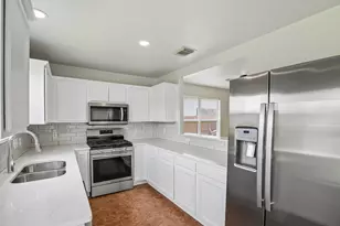 1915 Mossy Point Ct, Richmond, TX 77469 - Photo 3