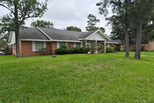 814 Oak Leaf St, La Porte, TX 77571 - Photo 3