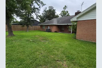814 Oak Leaf Street, La Porte, TX 77571 - Photo 9