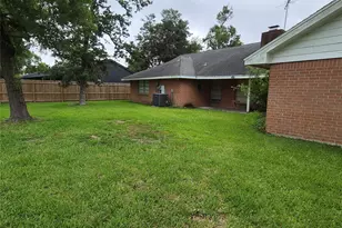 814 Oak Leaf St, La Porte, TX 77571 - Photo 9