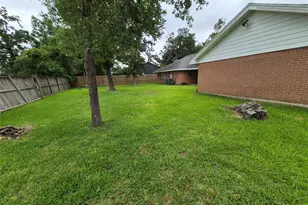 814 Oak Leaf St, La Porte, TX 77571 - Photo 11