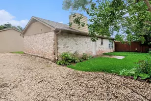 16318 Blackhawk Blvd, Friendswood, TX 77546 - Photo 19